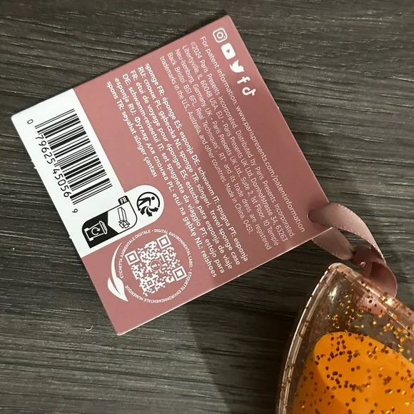 ❌SOLD❌Real Techniques Limited Edition Beauty Blender Sponge & Travel Case NEW - Picture 2 of 4